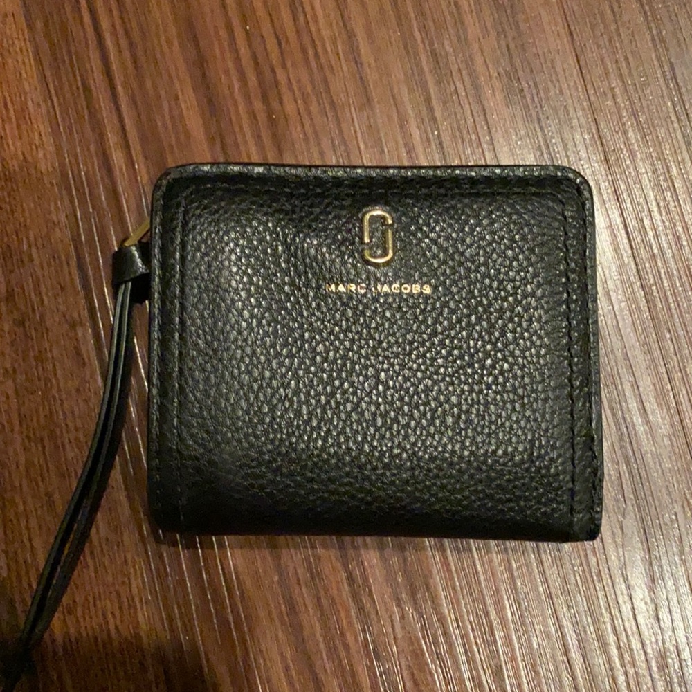 🖤 Marc Jacobs The Softshot Mini Compact Wallet